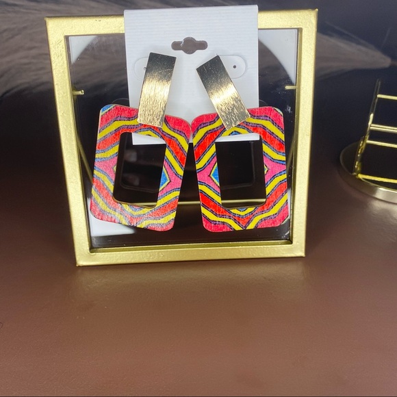 ✨SOLD✨ 🎉3 for $15🎉 Tribal Pattern Rectangular Wooden Earrings - Picture 3 of 3